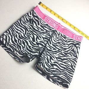 Athletic shorts zebra pink trim